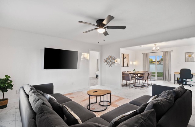 4 Bedroom Pool Home with Modern Amenities