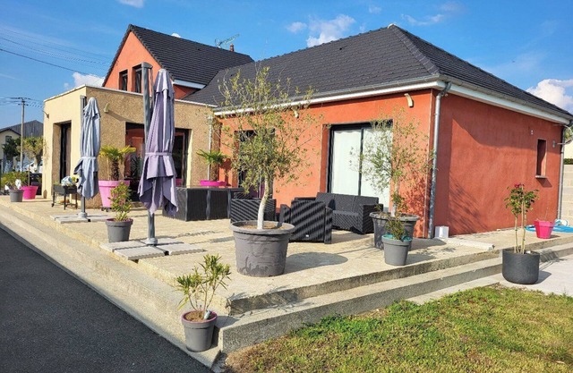 4 Bedroom Private vacation home in Le Mans