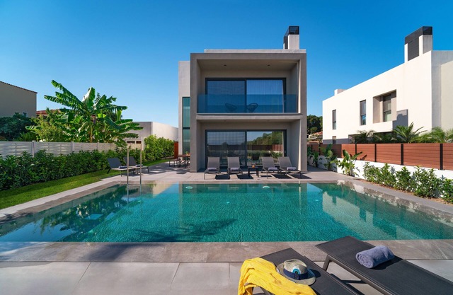 4 Bedroom Sea View Villa with Heated Private Pool