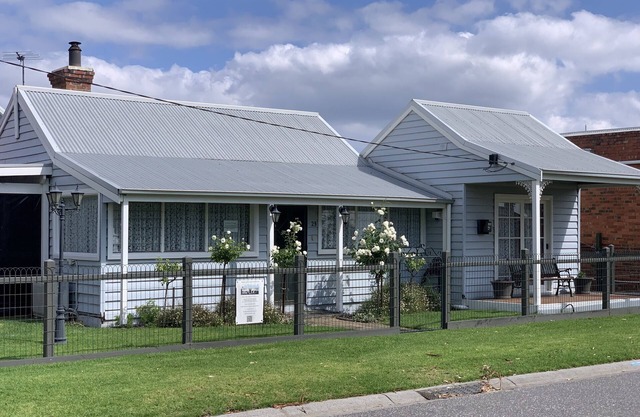 4 Bedroom Seaside home. Popular location.