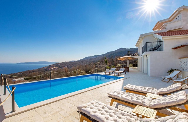 4 bedroom stunning home in Poljane