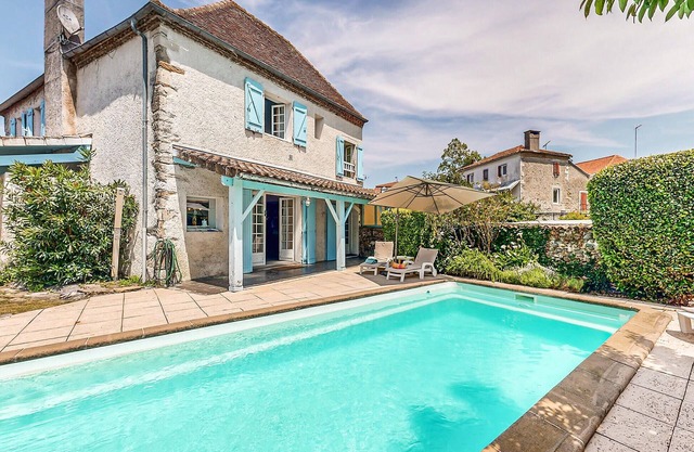 4 bedroom stunning home in Escos