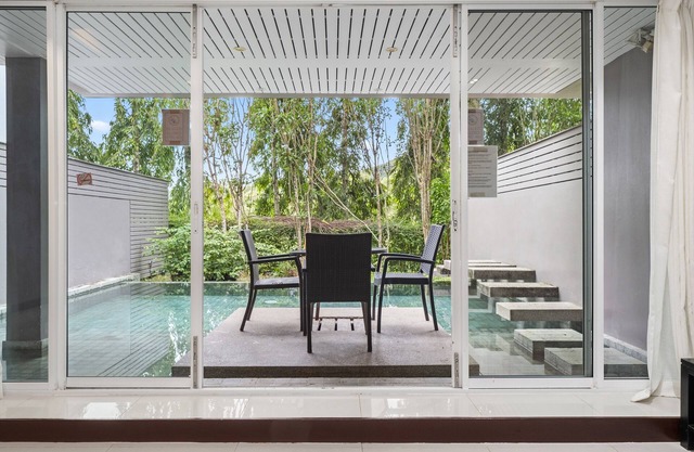 4 bedroom villa with private pool, 10 mins to Patong beach, shopping & nightlife
