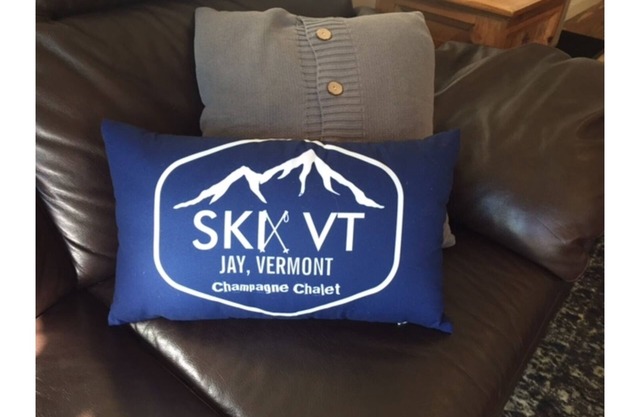 4 Bedrooms! 2 Living areas! QUICK ACCESS TO JAY PEAK!