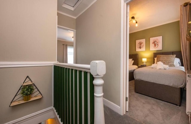 4 Bedrooms Sizeable for Contractors/Families