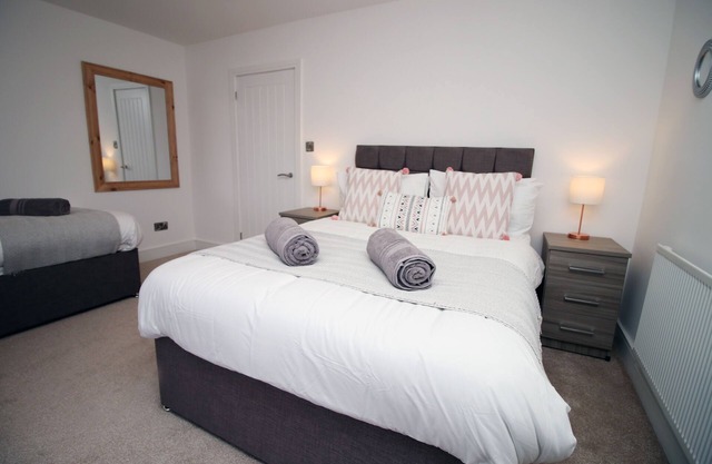 4 Bedrooms, Street Parking, Convenient Location