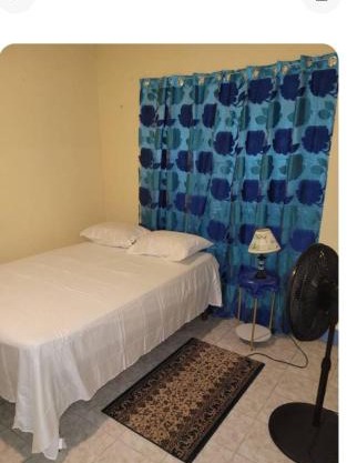 4 Beds plus private parking apartment