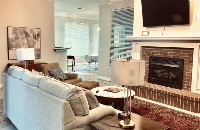 4 BR Spacious Luxury Home, 3 beds are King, perfect for executives or a family