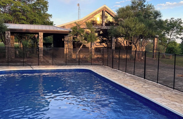 4 BR w/Pool, Views, Farm & Ranch Stay- Flower Farm, Goats, Pigs, Disc Golf!