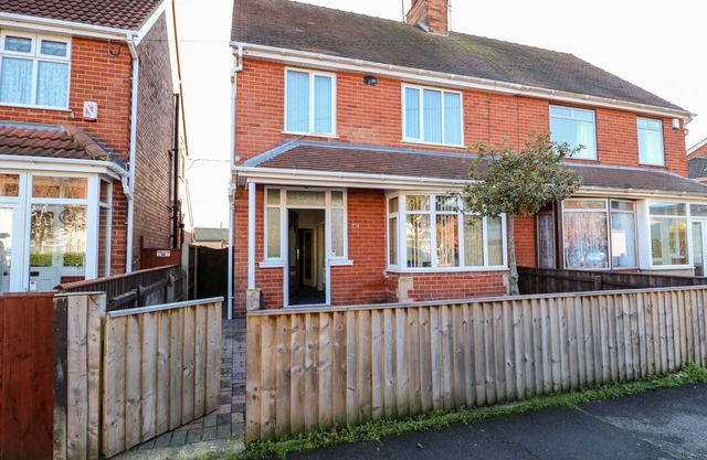 4 DOROTHY AVENUE, pet friendly, country holiday cottage in Skegness