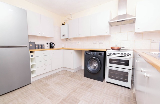 4 Guests - Free Parking - Near Attractions