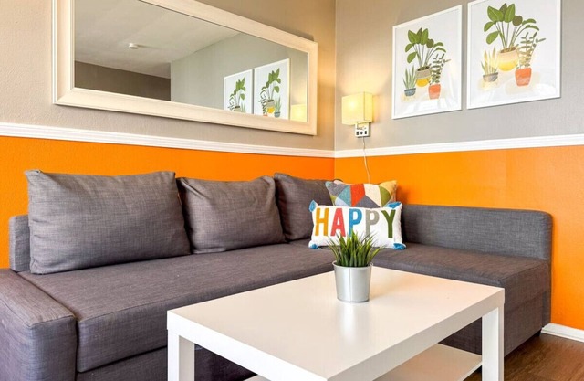 4 Large Apartments w/8 Bedrooms & Parking + WIFI