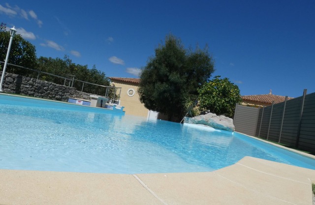 4* lodge/rental in the countryside near Montpellier