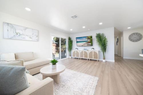 4 Miles to Beach Central and Newly Renovated