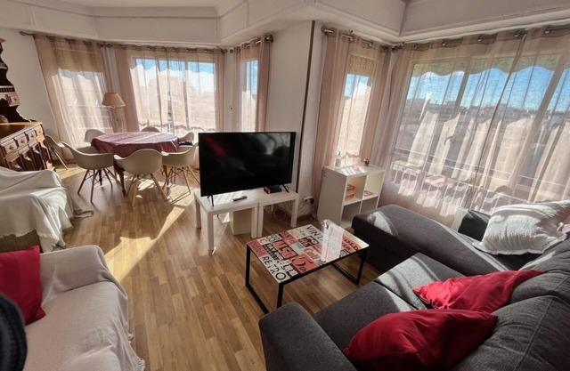 4 ROOMS+ SENECA CENTER APARTMENT