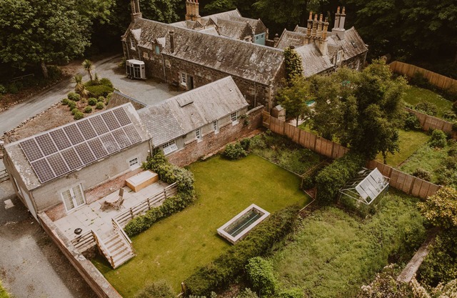 4 Season's Splendour : Artist Nest in Walled Garden on 2000 acre Seaside Estate