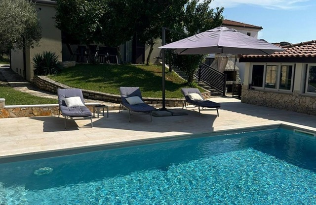 4 star vacation home 300m2 with pool (7.5m x 4 m)