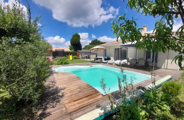 4-star villa, sleeps 6 with heated pool