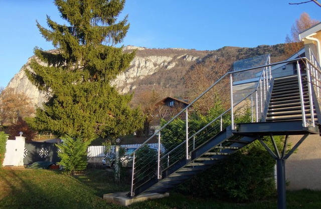 4 stars - High standing chalet style apartment, heated swimming pool, Geneva