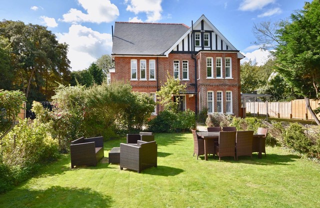 4 THE NAB HOUSE, family friendly, luxury holiday cottage in Bembridge