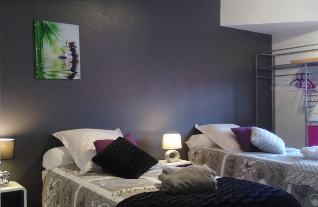 40 sqm apartment has an entrance hall, a large living room