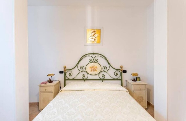 400 meters from the bus stop that takes you to Rome Tiburtina in 20 minutes