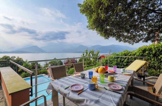 4½-room semi-detached house with pool and air conditioning
