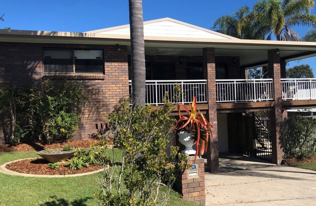 42 Rumbalara Avenue - Rainbow Beach. Huge Beach House - Bring The Whole Family!