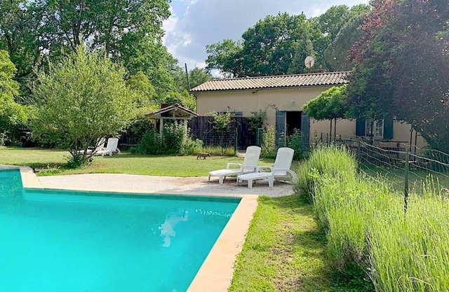 45' from beaches and Bordeaux, south, house with swimming pool & private garden