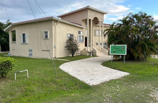 4BDRM PRIVATE HOME IN QUIET RESIDENTIAL COMMUNITY 12 MIN FROM AIRPORT, 30 MIN TO BELIZE CITY
