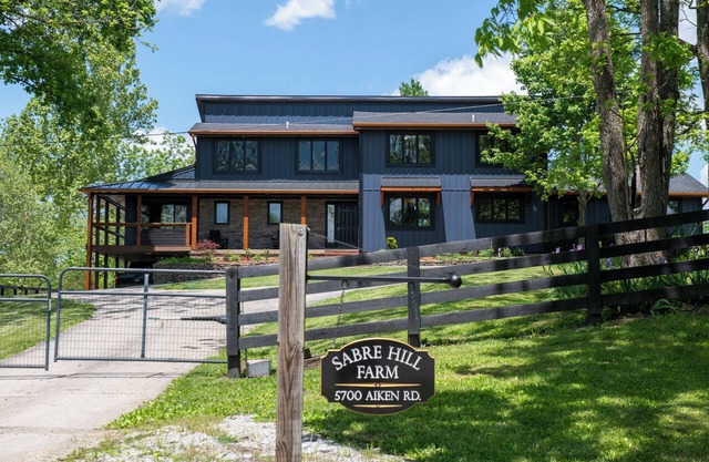 4Br Home on Sabre Hill Horse Farm 25 acres ~ Bourbon Trail