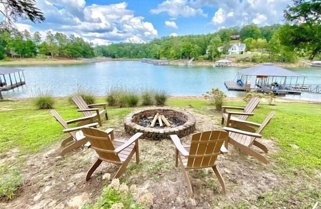 4BR Lakeview Escape | Dock Access, Kayak & Firepit