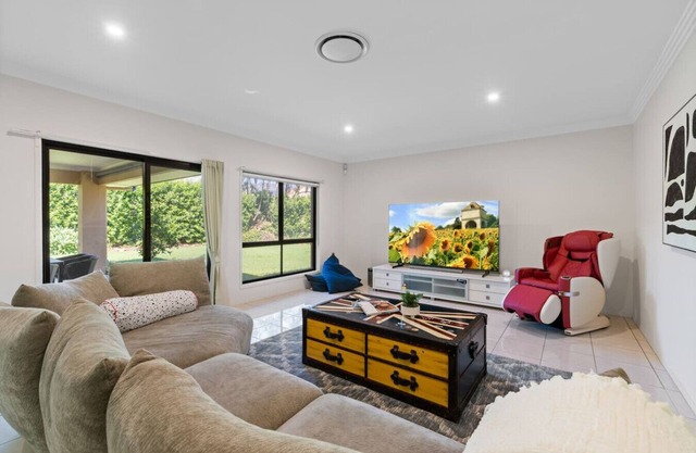 4BSpacious Cozy Family Entertained home @Parkinson
