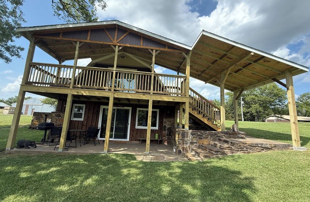 4F Hunting Cabin Retreat in rural Cherryvale, KS