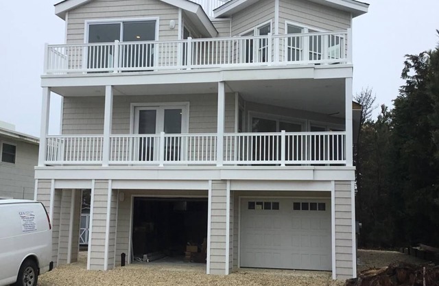 4th from the OCEAN! SLEEPS 10!