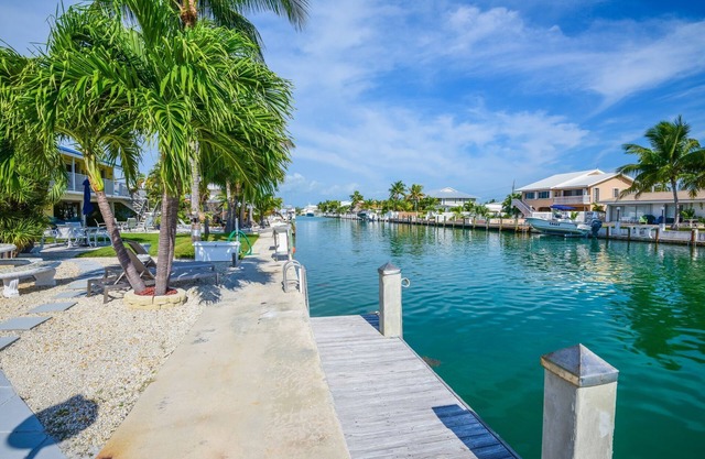 4YR New- 2bed 2bath, 37ft Dock, Cabana Club, Kayak & Bikes- UPDATED