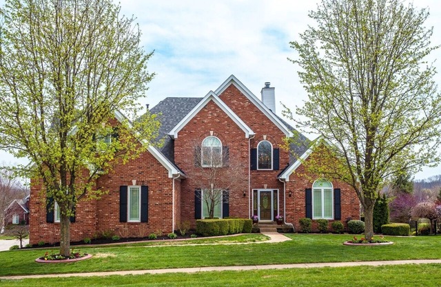 5,000 sq ft 5-bedroom golf course home with walkout - 2 miles from Valhalla!