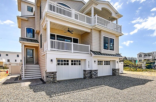 5 Bdrms - 3 1/2 Baths - Sleeps 16