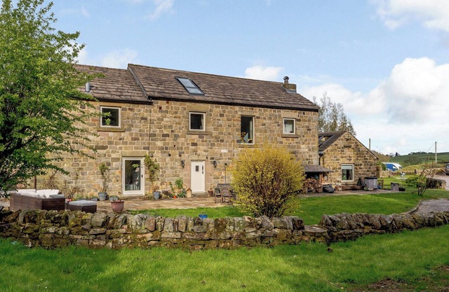5 bedroom accommodation in Load Brook, near Sheffield