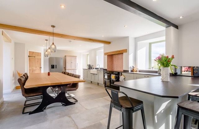 5 bedroom accommodation in Egton Grange