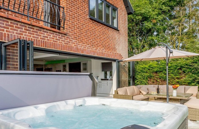 5 bedroom accommodation in Ingoldsby, near Grantham