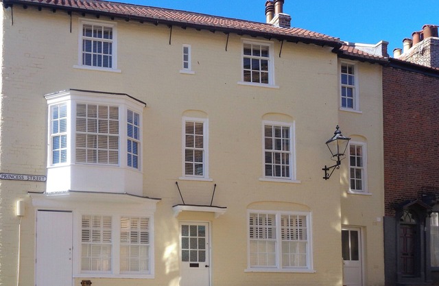 5 bedroom accommodation in Scarborough