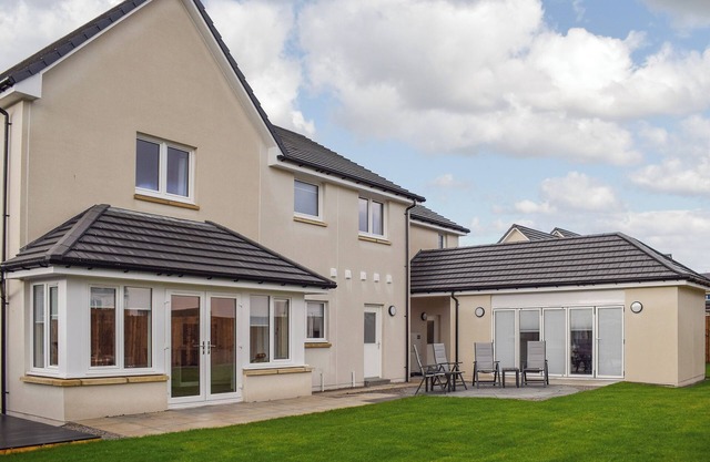 5 bedroom accommodation in Leuchars, Near St Andrews