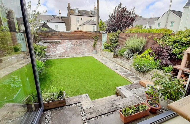 5 bedroom accommodation in Clevedon