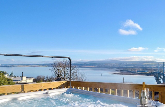 5 bedroom accommodation in Craigton, near Inverness