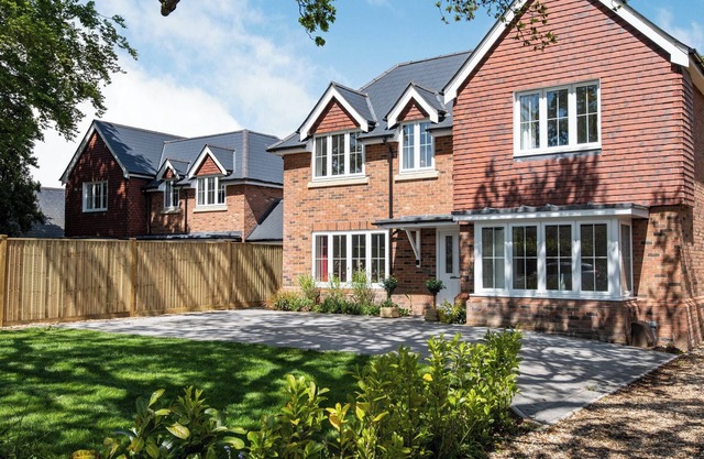 5 bedroom accommodation in Everton