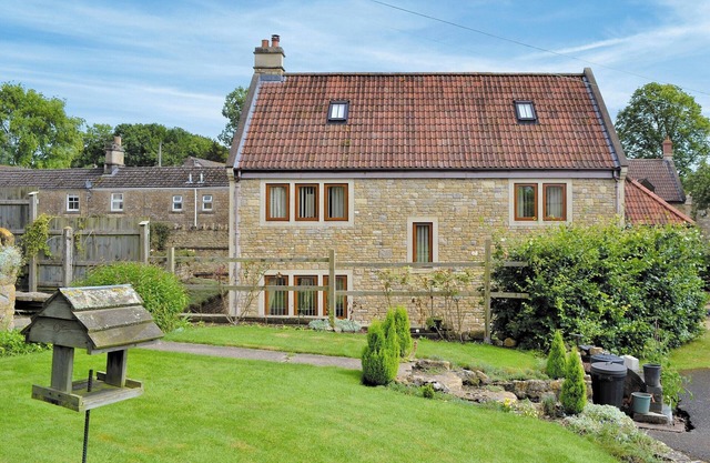 5 bedroom accommodation in Wellow, near Bath