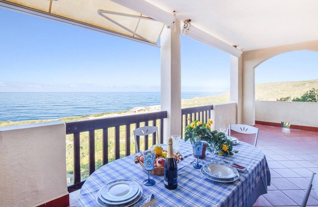 5 bedroom beach front home in Arbus