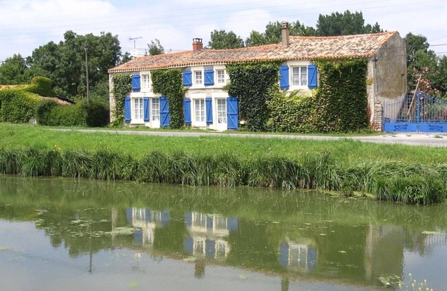 5 Bedroom Farmhouse sleeps 12/14, central heating, open fireplace