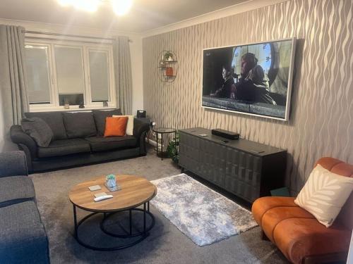 5 Bedroom House close to Keele, great Gadgets